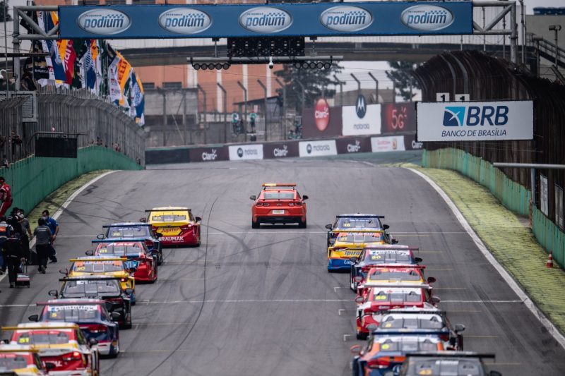 Intelbras_Câmera Intelbras na área dos boxes do Stock Car Pro Series. 