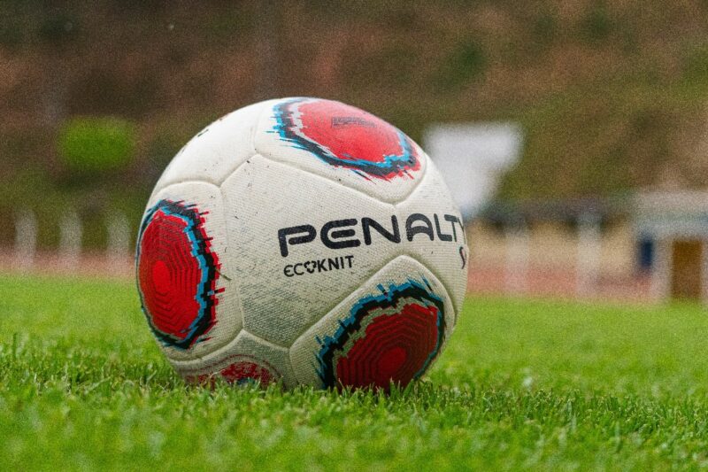 Mais sustentável do mundo aprovada pela FIFA, S11 Ecoknit é a bola oficial da Confut Sudamericana